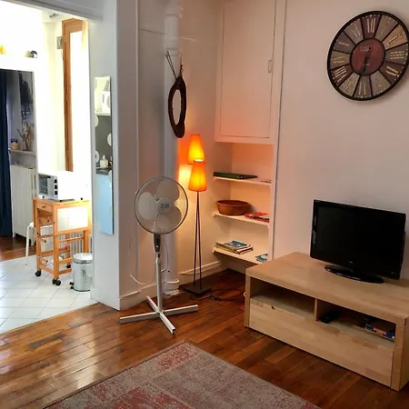 Apartment Calme Xxeme Paris
